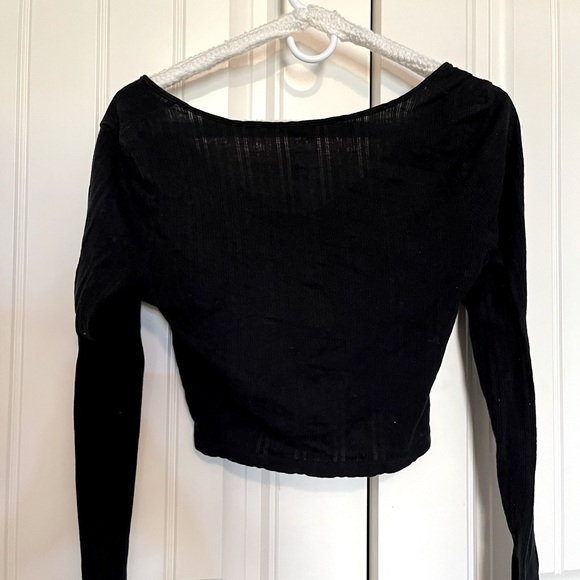 Black cropped long sleeve top - Picture 3 of 3